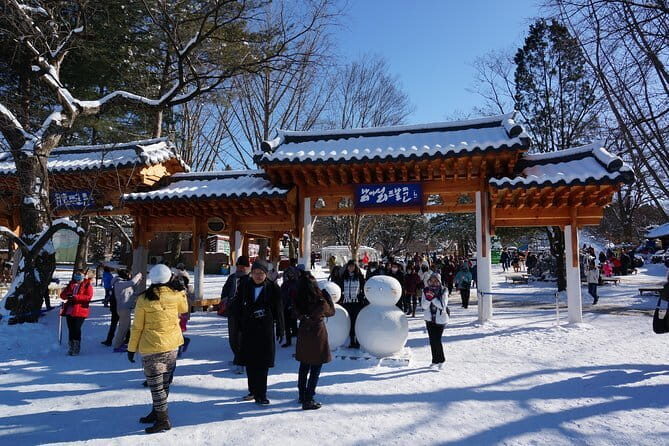 Gyeongbokgung Palace & Bukchon Village Walking Tour - Guide style and what that means for you