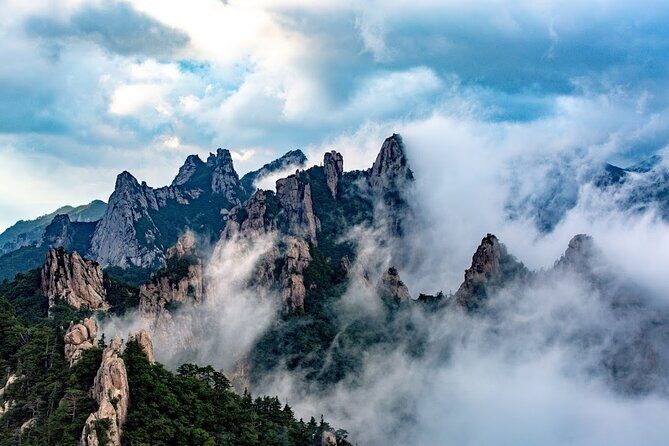 Mount Seorak and Naksansa Temple One Day Tour from Seoul - Seoraksan National Park: choosing between cable car comfort and your hiking legs