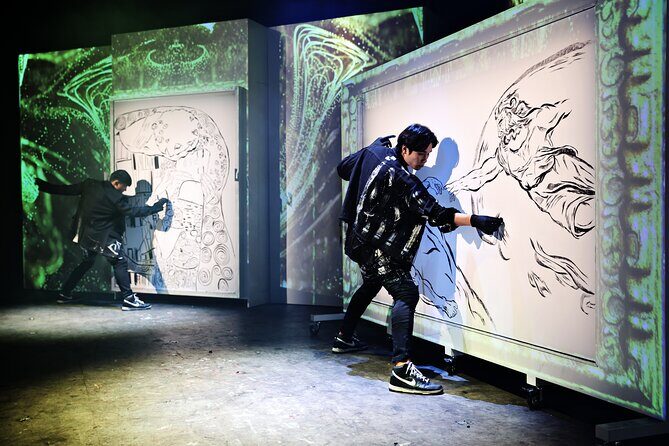 Painters Show in Gwanghwamun Theater (nearby Seodaemun station) - The show’s core idea: from sketches to a finished painting