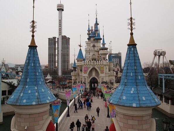 Private Tour to Lotte Tower, Aquarium and Lotte world Theme park - A Private Day at Lotte: How This 8-Hour Mix Works