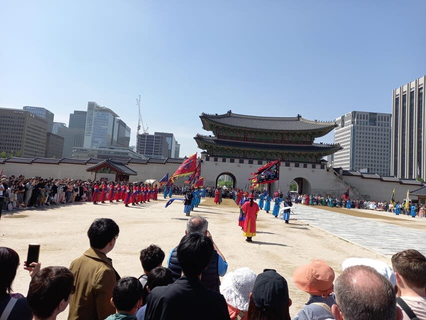 Seoul: 4-Hour Guided Tour to Palace, Bukchon, Jogyesa Temple - Bukchon Hanok Maeul: hanoks, skyline views, and the joy of seeing layers