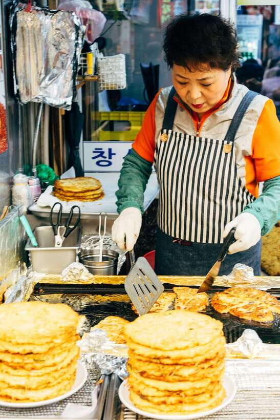 Seoul : Best of Seoul Private Walking Tour - Gwangjang Market (45 minutes): street food energy with guidance