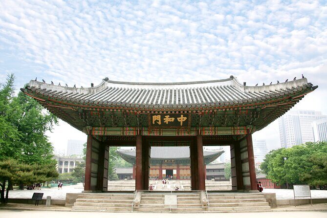 Seoul: Deoksugung Palace Night Tour - Meeting point near City Hall: how to avoid stress