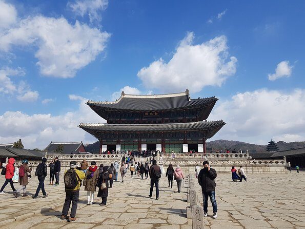 Seoul: Gyeongbok Palace, Bukchon Village, and Gwangjang Tour - Bukchon Hanok Village: how to use 20 minutes well