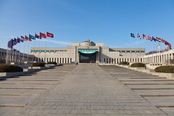 Seoul Morning Tour: Seoul Tower, Namsan Hanok Village, The War Memorial of Korea - Namsangol Hanok Village: Reading the Joseon-Era Homes Like a Local